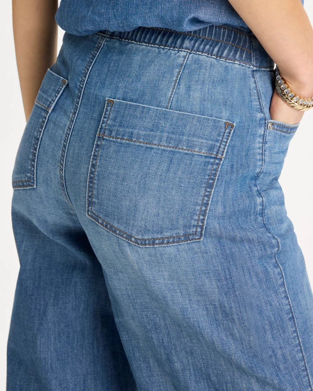 Chico's Lightweight Wide-Leg Ankle Jeans Lake Como Wash