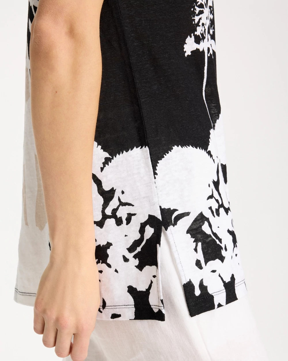 Chico's Linen Floral Seamed Tunic Black